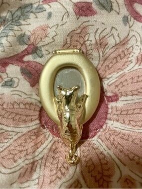 Vintage Cat Brooch- Gold toned- fun!